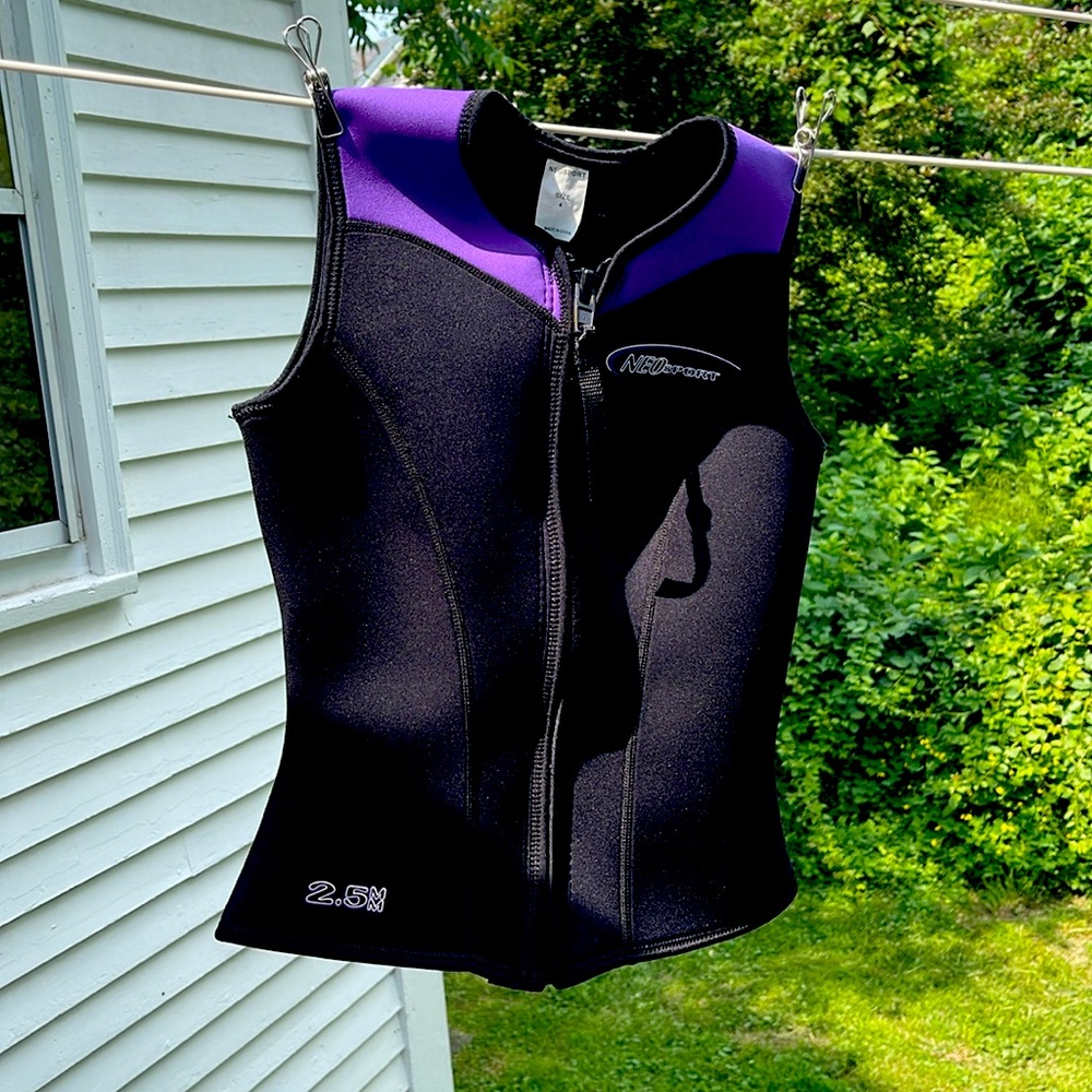 NeoSport 2.5mm Women's Front Zip Vest Wetsuit 4 Black/Purple